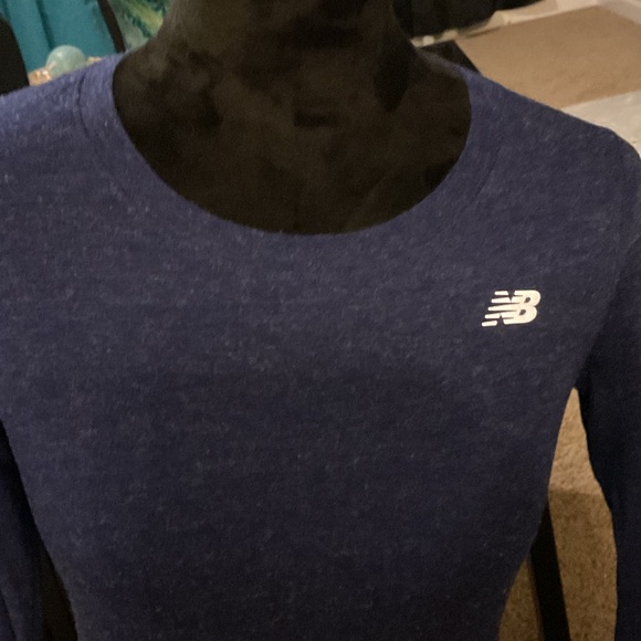New Balance Women's Long Sleeve Athletic Crew Top in Dark Blue - Picture 6 of 6